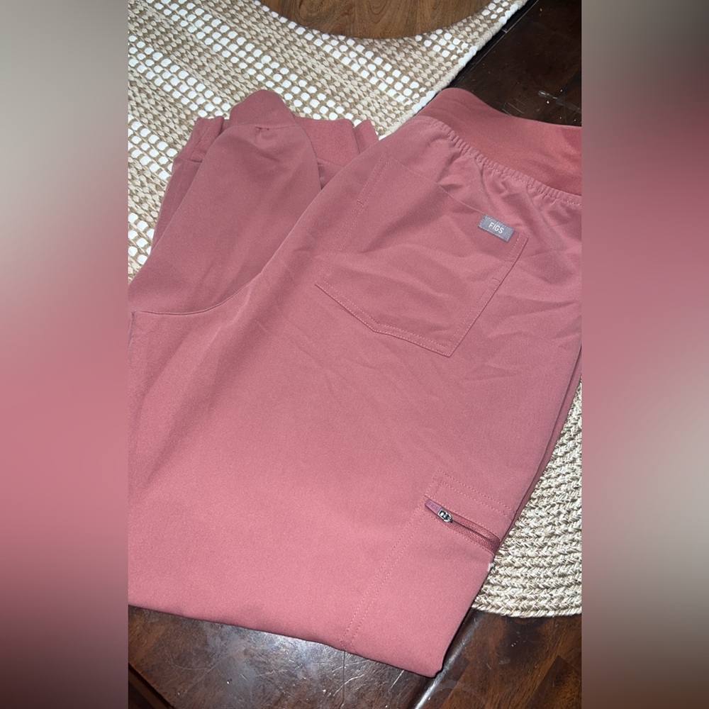 Women’s Mauve Figs scrub set